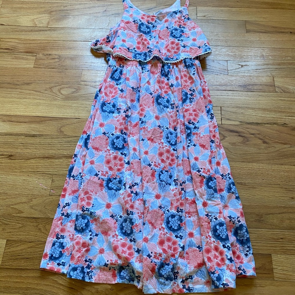 Kids flowered dress.